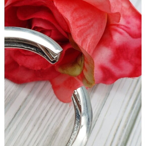 Silver Tone Hinged Wave Bangle Bracelet Mirrored Shimmer Center - Picture 5 of 12